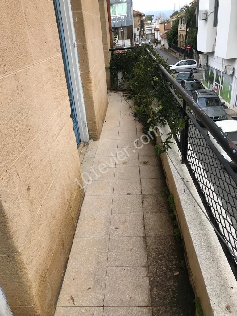 250 m2 Closed Area + Garden Suitable for Bar / Cafe / Restaurant Use in the Courts Area in Surlariçi 2 Storey Complete Building 