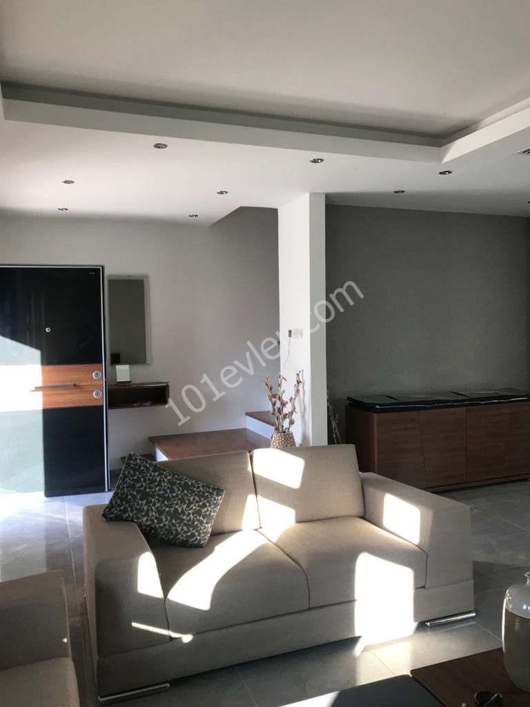 Yenikent'te Ultra Lux   Merkezi ısıtmalı/ soğutmalı ( 3+1) 210 m2   Villalar