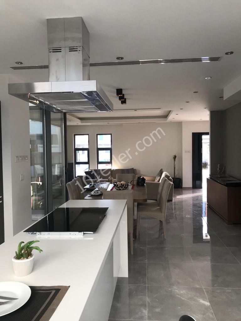 Yenikent'te Ultra Lux   Merkezi ısıtmalı/ soğutmalı ( 3+1) 210 m2   Villalar