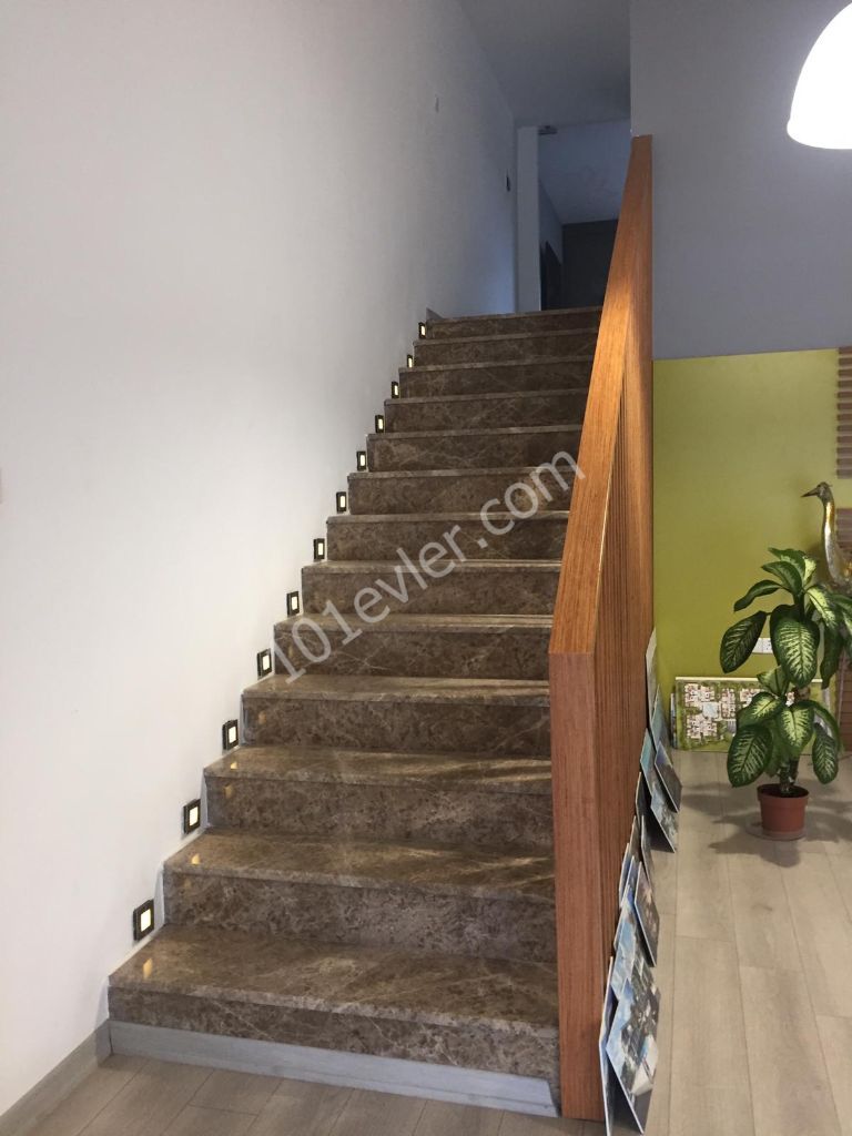 Girne Karaoğlanoğlu Lemar Karşısı 180m2  Kiralık Lux  Dükkan / İşyeri / Ofis