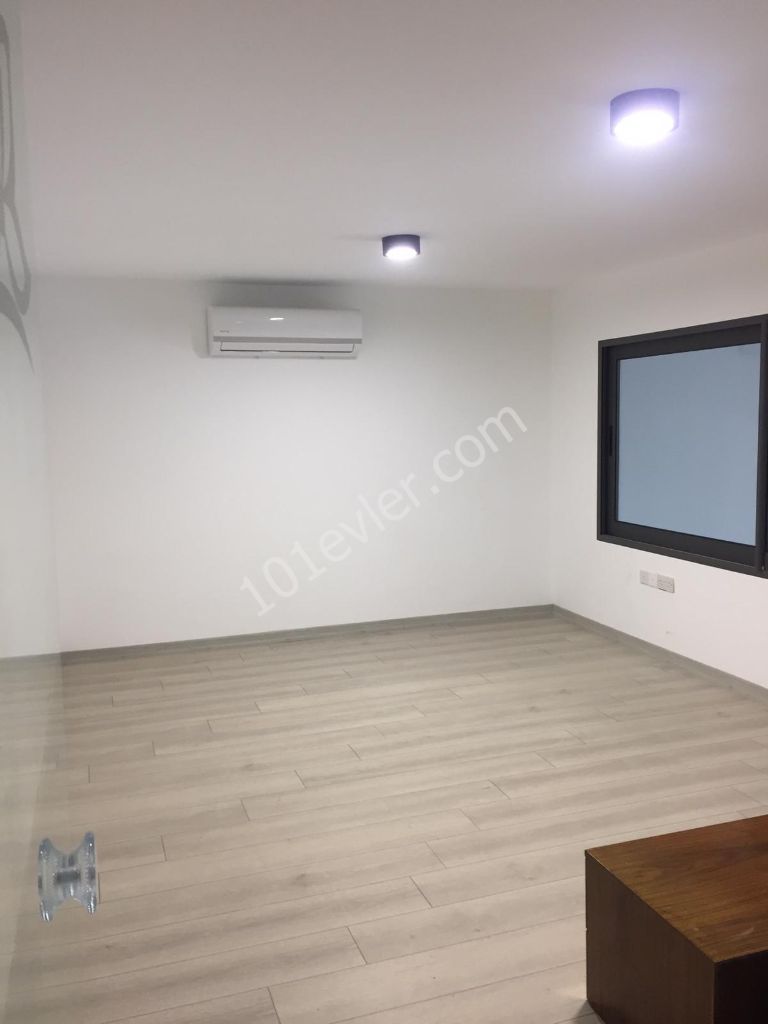 Girne Karaoğlanoğlu Lemar Karşısı 180m2  Kiralık Lux  Dükkan / İşyeri / Ofis