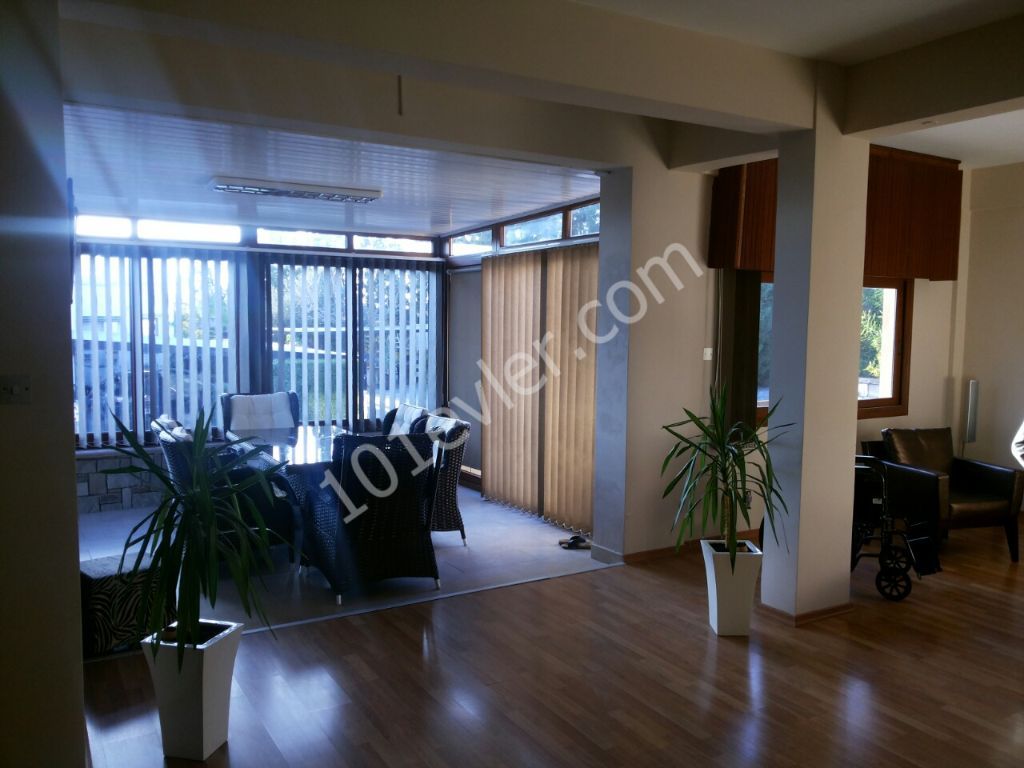 Alayköy Bölgesinde( 400 m2 kapalı alan) Müstakil Özel Havuzlu Kiralık  Villa (566,84 m2 arazi)