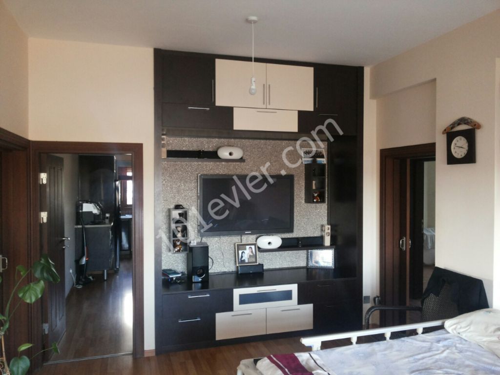 Alayköy Bölgesinde( 400 m2 kapalı alan) Müstakil Özel Havuzlu Kiralık  Villa (566,84 m2 arazi)