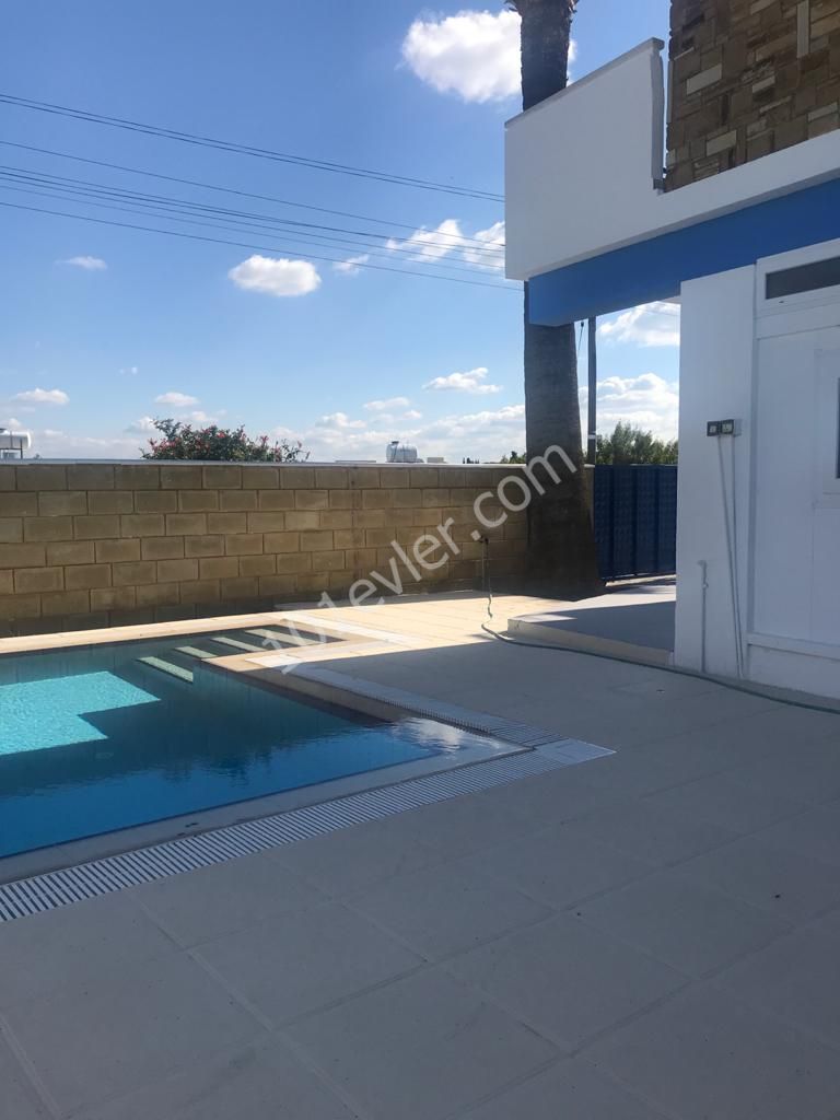 Alayköy Bölgesinde( 400 m2 kapalı alan) Müstakil Özel Havuzlu Kiralık  Villa (566,84 m2 arazi)