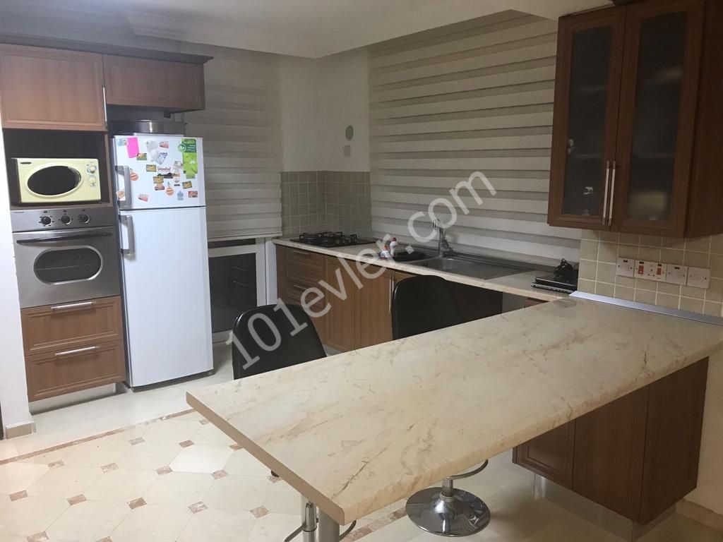 Girne Merkez'de Full Eşyalı 3+1 115m2 Kiralık Daire 