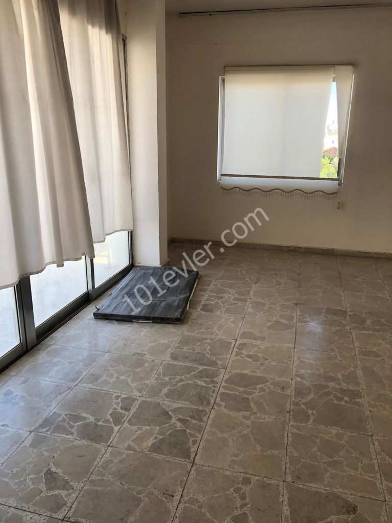 Marmara'da 3. Katta 150 m2  Kiralık Eşyasız Daire