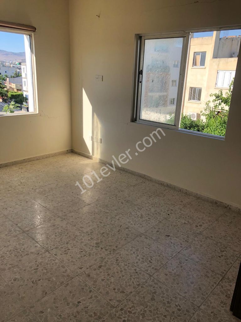 Marmara'da 3. Katta 150 m2  Kiralık Eşyasız Daire