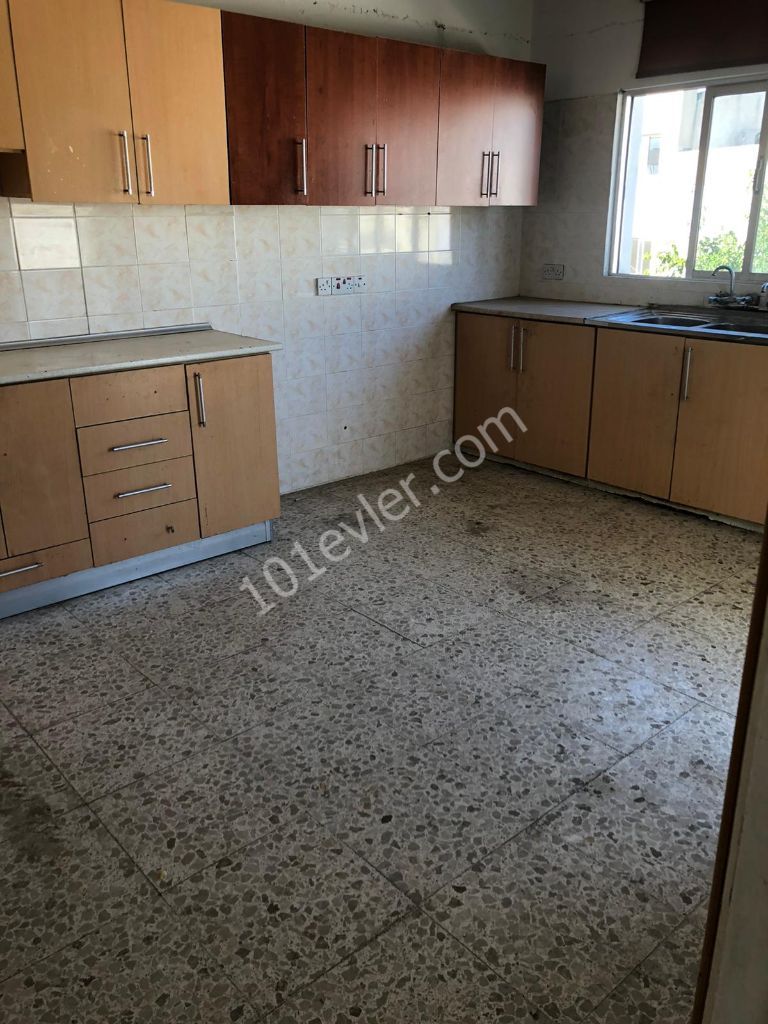 Marmara'da 3. Katta 150 m2  Kiralık Eşyasız Daire