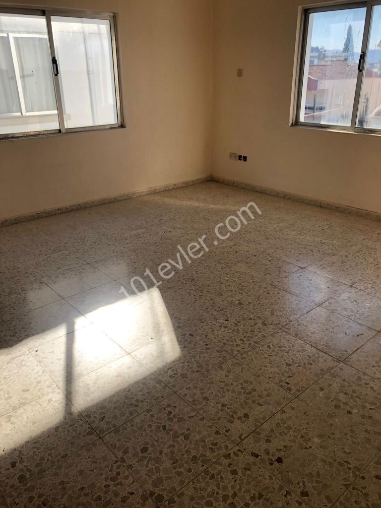 Marmara'da 3. Katta 150 m2  Kiralık Eşyasız Daire