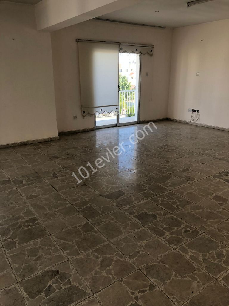 Marmara'da 3. Katta 150 m2  Kiralık Eşyasız Daire