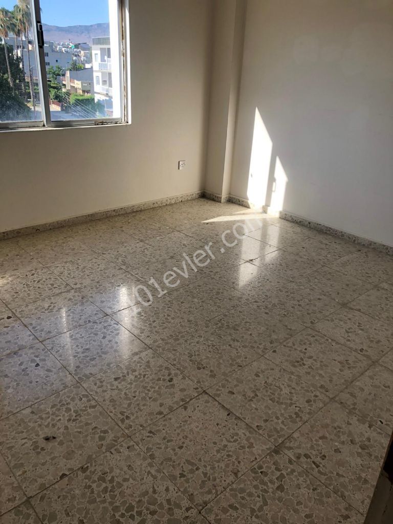 Marmara'da 3. Katta 150 m2  Kiralık Eşyasız Daire