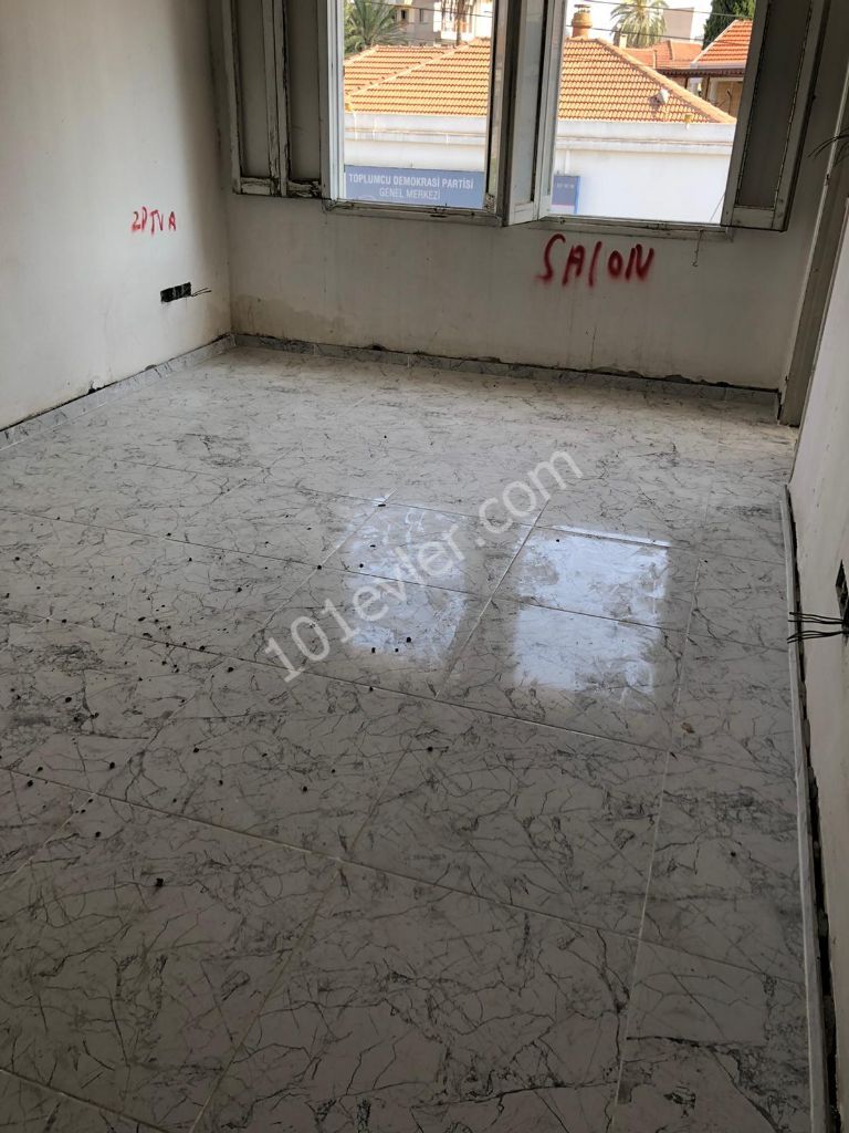 Dereboyu'da Merkezi Konumda 300m2 Ofis / Klinik / Restaurant Olmaya Müsait Kiralık Emlak 