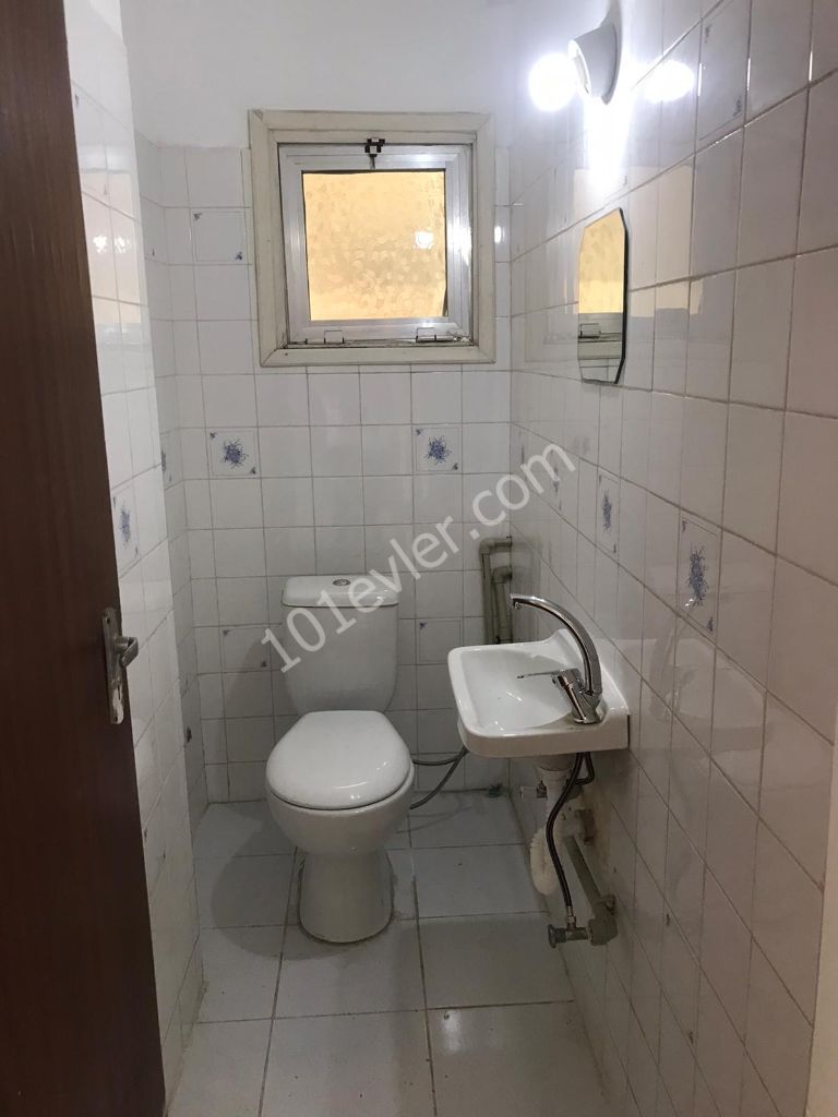 Girne Kaşgar'da 3+1 Eşyalı Dağ Deniz Manzaralı Kiralık Daire 