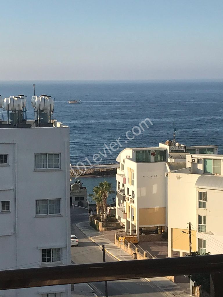 Girne Kaşgar'da 3+1 Eşyalı Dağ Deniz Manzaralı Kiralık Daire 