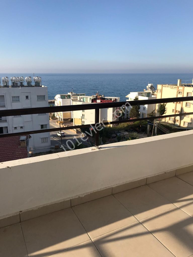 Girne Kaşgar'da 3+1 Eşyalı Dağ Deniz Manzaralı Kiralık Daire 