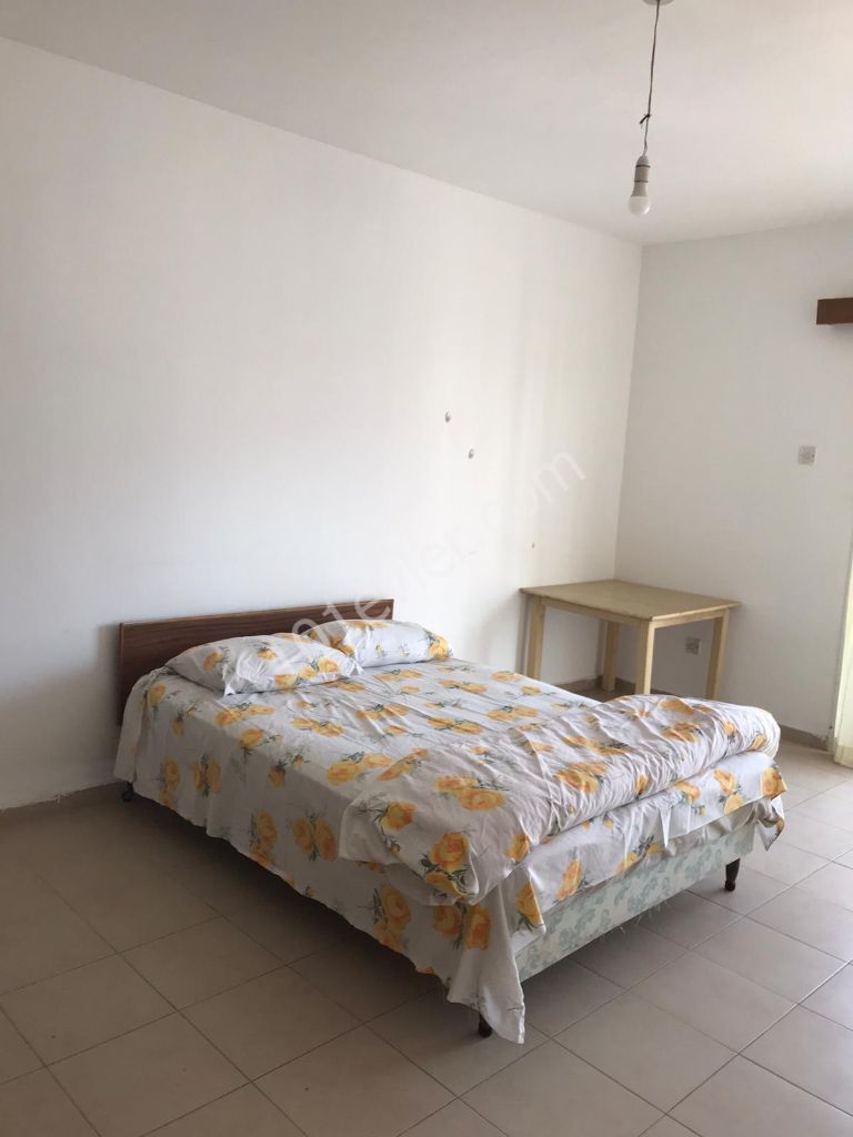 Girne Kaşgar'da 3+1 Eşyalı Dağ Deniz Manzaralı Kiralık Daire 