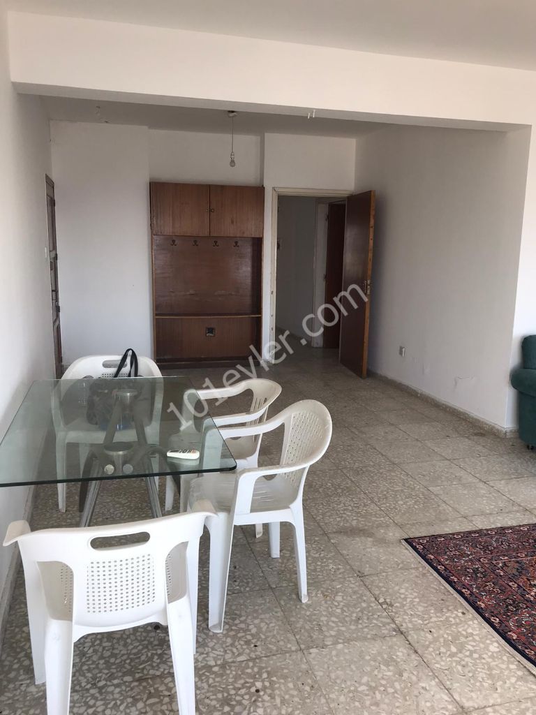 Girne Kaşgar'da 3+1 Eşyalı Dağ Deniz Manzaralı Kiralık Daire 