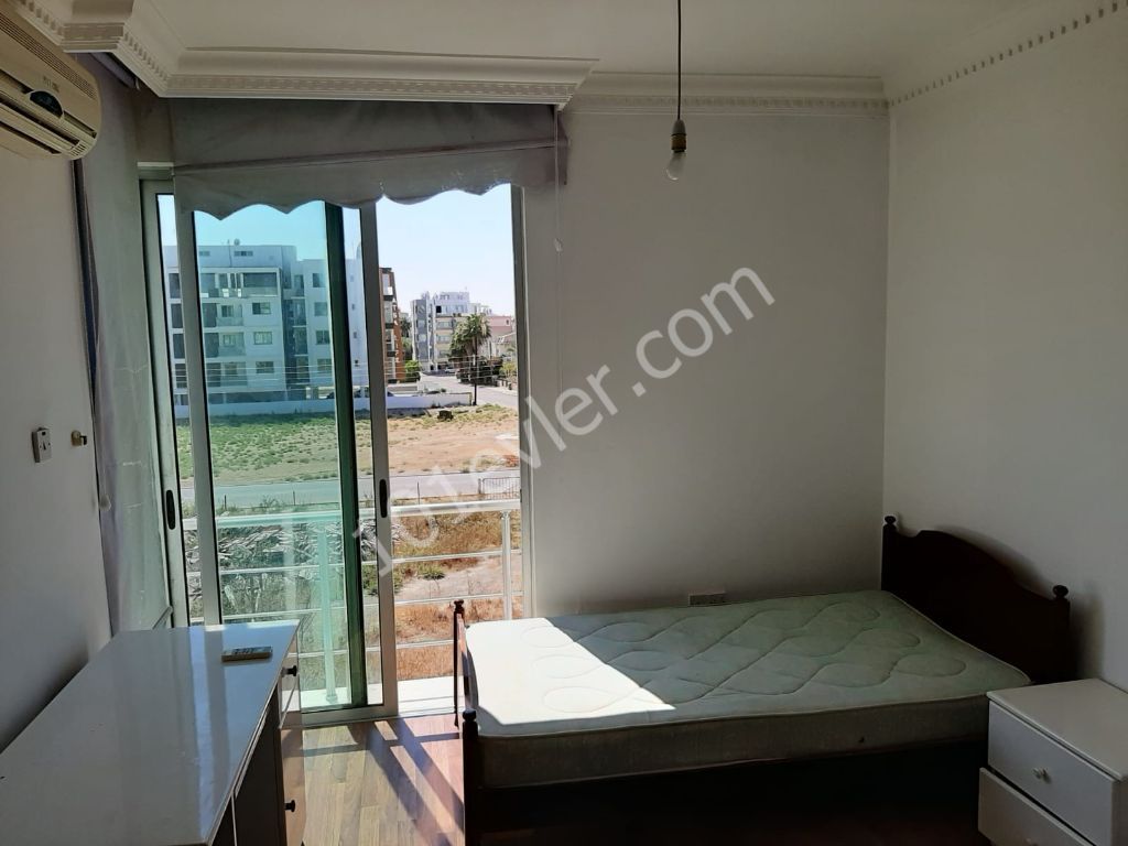 Gönyeli'de Eşyalı 3+1 Kiralık Daire