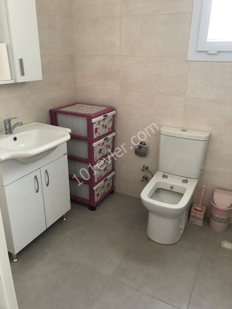 Gönyeli'de Lüx Huzurlu Balkonlu Asansörlü Kiralık Daire