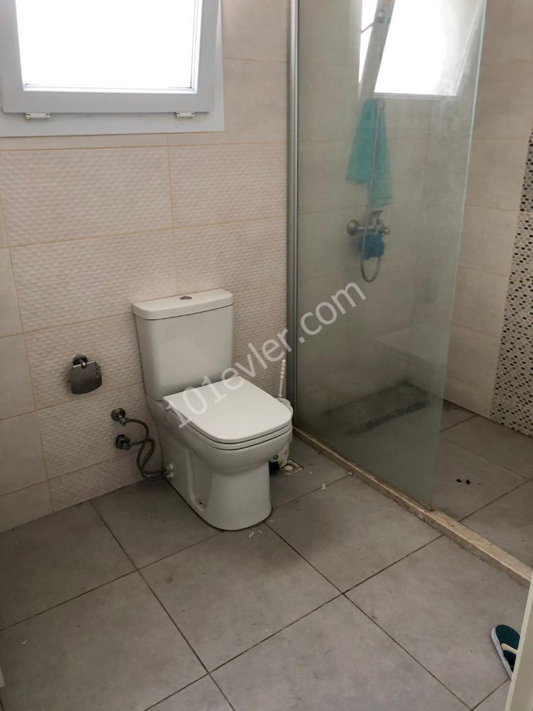 Gönyeli'de Balkonlu Asansörlü Full Eşyalı Kiralık Daire 