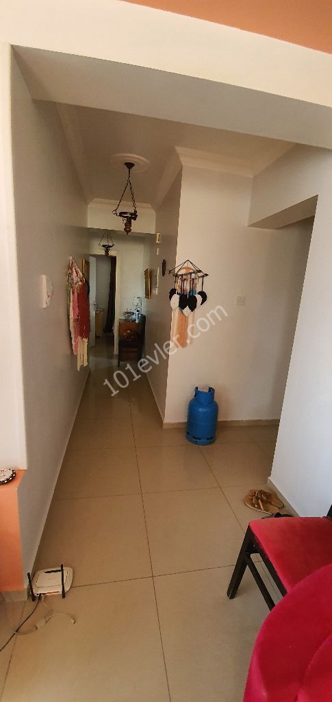 3+1 Wohnung Zum Verkauf Im Zentrum Von Kyrenia ** 