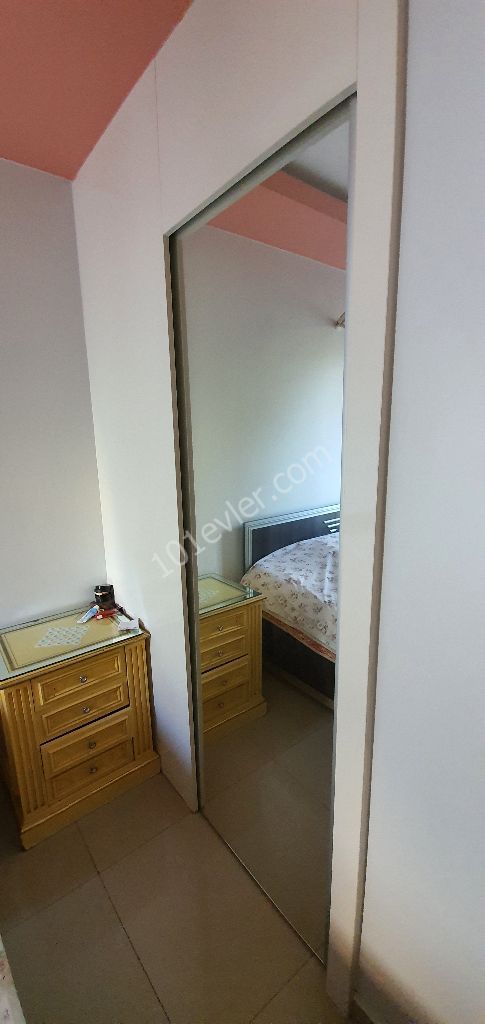 3+1 Wohnung Zum Verkauf Im Zentrum Von Kyrenia ** 