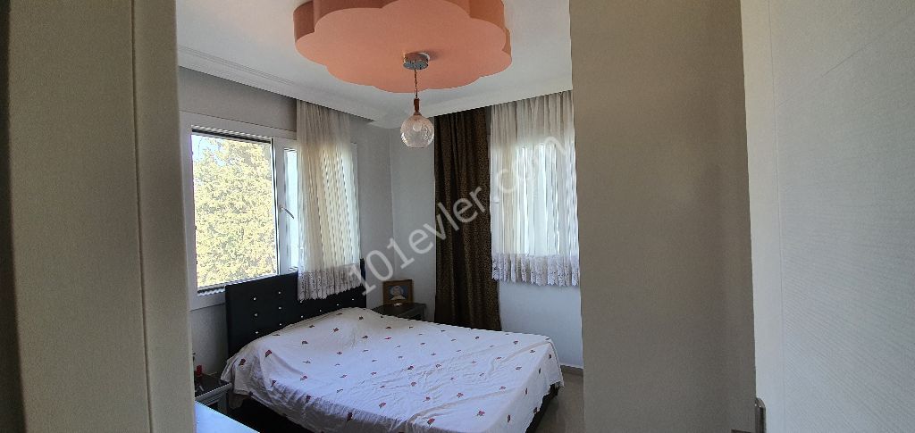 Girne Merkezde  Satılık  3+1   Daire