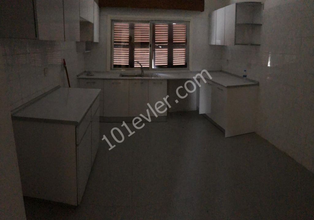 Köşklüçiftlik'te Aylık Ödemeli Eşyasız Kiralık 2+1 Daire 