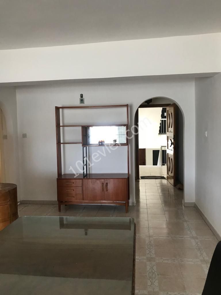 Köşklüçiftlik Dereboyu'nda  Durak Ve Markete Çok Yakın Full Eşyalı Asansörlü 3+1 (140m2)  Kiralık Daire 