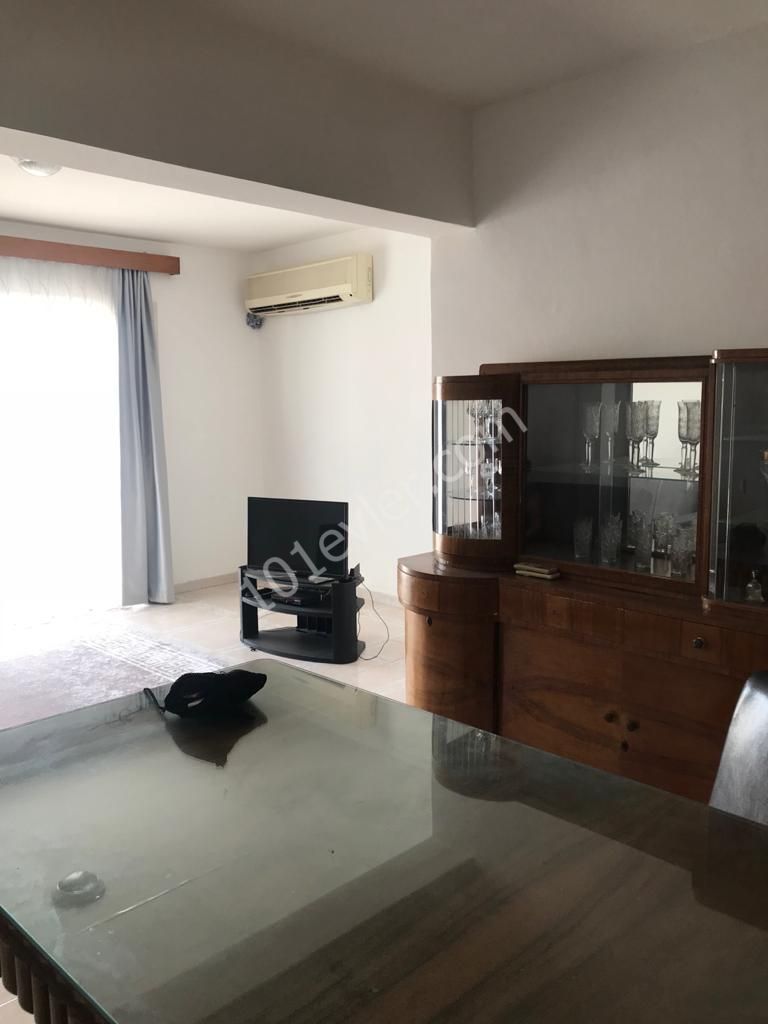 Köşklüçiftlik Dereboyu'nda  Durak Ve Markete Çok Yakın Full Eşyalı Asansörlü 3+1 (140m2)  Kiralık Daire 