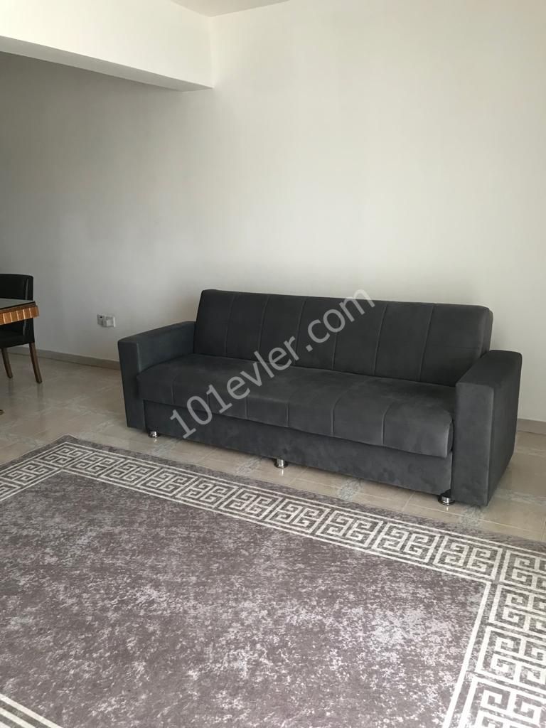 Köşklüçiftlik Dereboyu'nda  Durak Ve Markete Çok Yakın Full Eşyalı Asansörlü 3+1 (140m2)  Kiralık Daire 