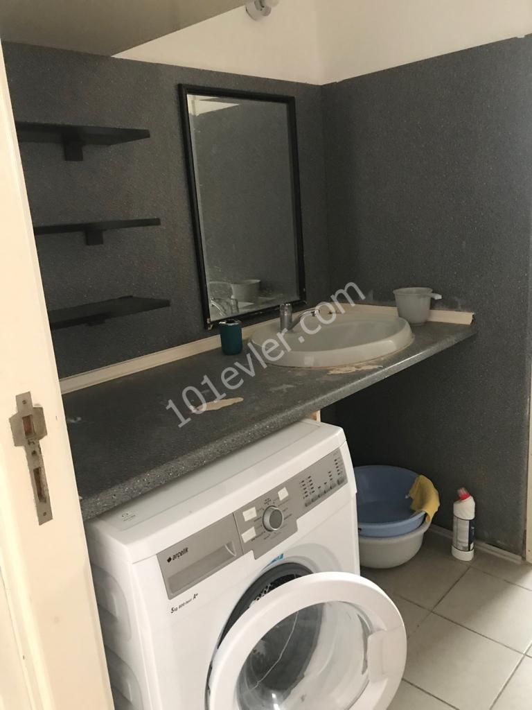 Köşklüçiftlik Dereboyu'nda  Durak Ve Markete Çok Yakın Full Eşyalı Asansörlü 3+1 (140m2)  Kiralık Daire 