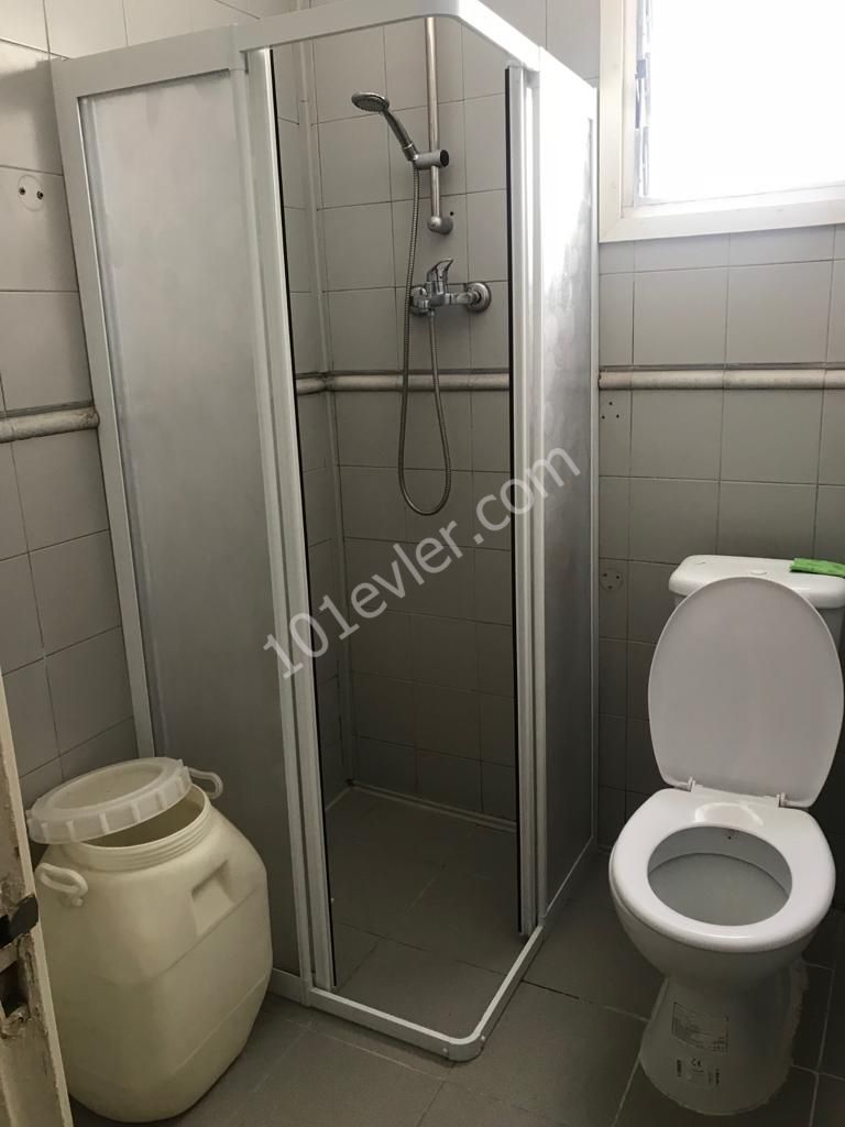 Köşklüçiftlik Dereboyu'nda  Durak Ve Markete Çok Yakın Full Eşyalı Asansörlü 3+1 (140m2)  Kiralık Daire 