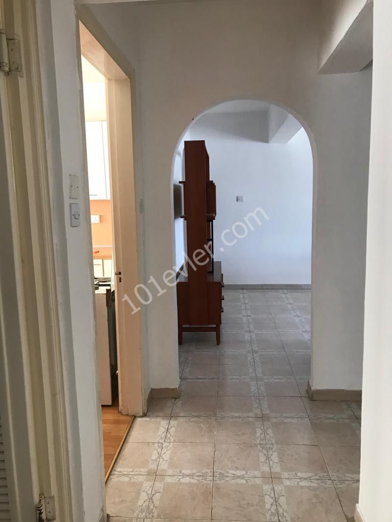 Köşklüçiftlik Dereboyu'nda  Durak Ve Markete Çok Yakın Full Eşyalı Asansörlü 3+1 (140m2)  Kiralık Daire 