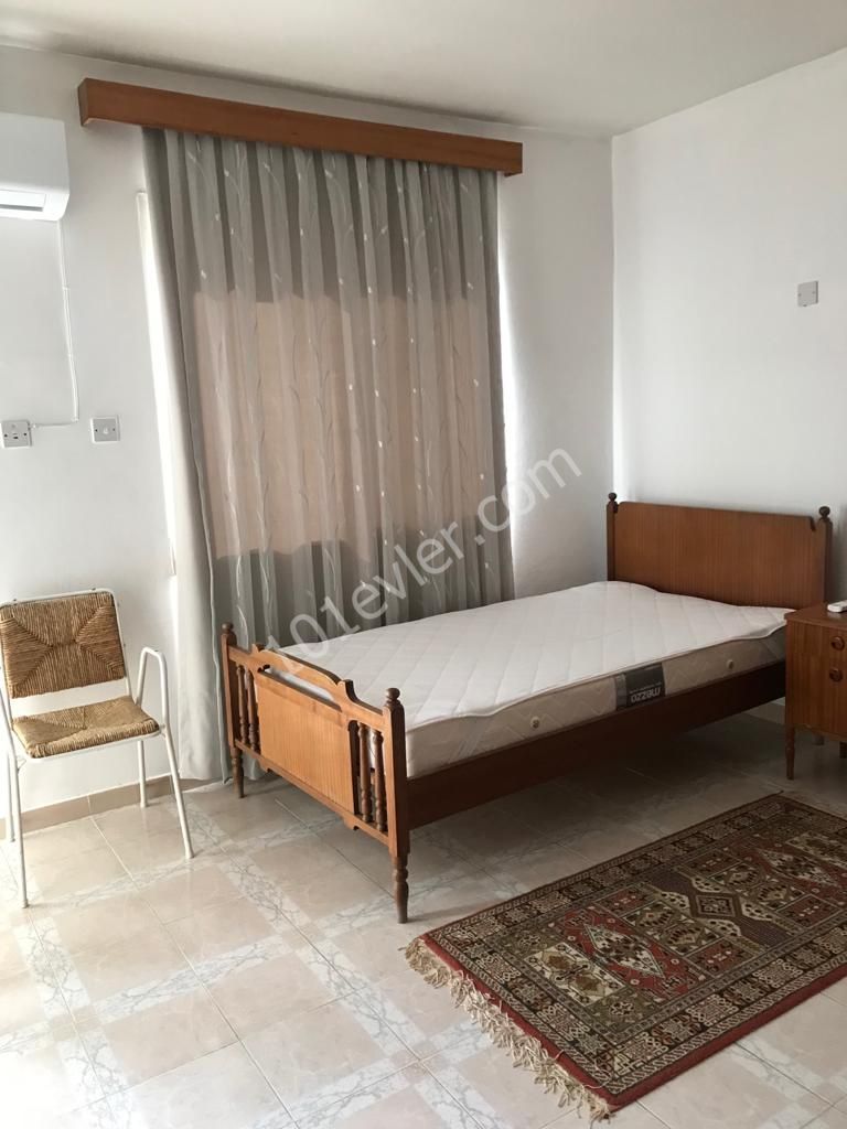 Köşklüçiftlik Dereboyu'nda  Durak Ve Markete Çok Yakın Full Eşyalı Asansörlü 3+1 (140m2)  Kiralık Daire 