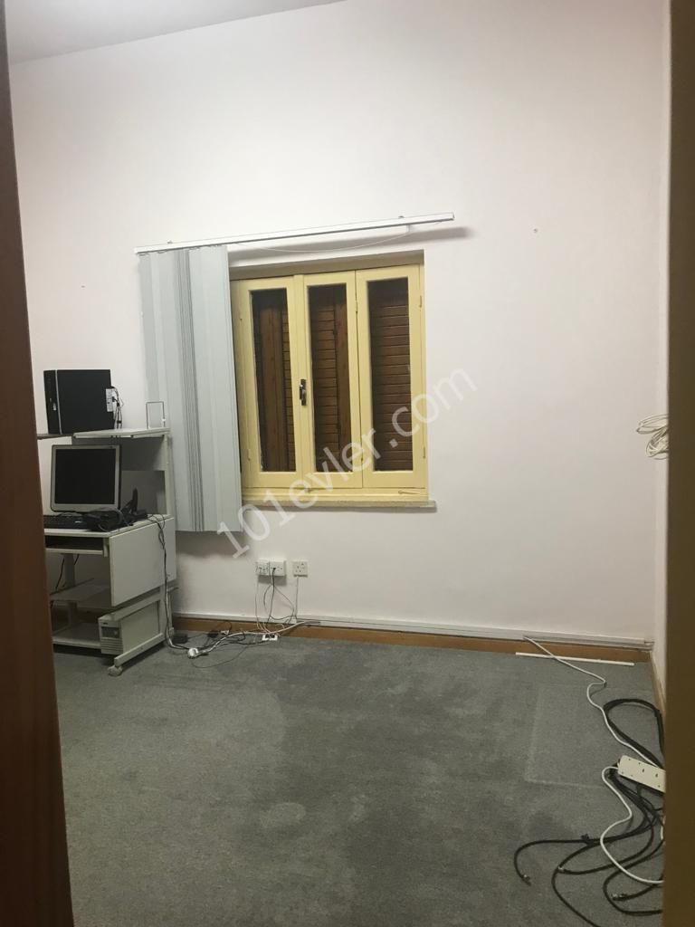 Detached House To Rent in Köşklüçiftlik, Nicosia