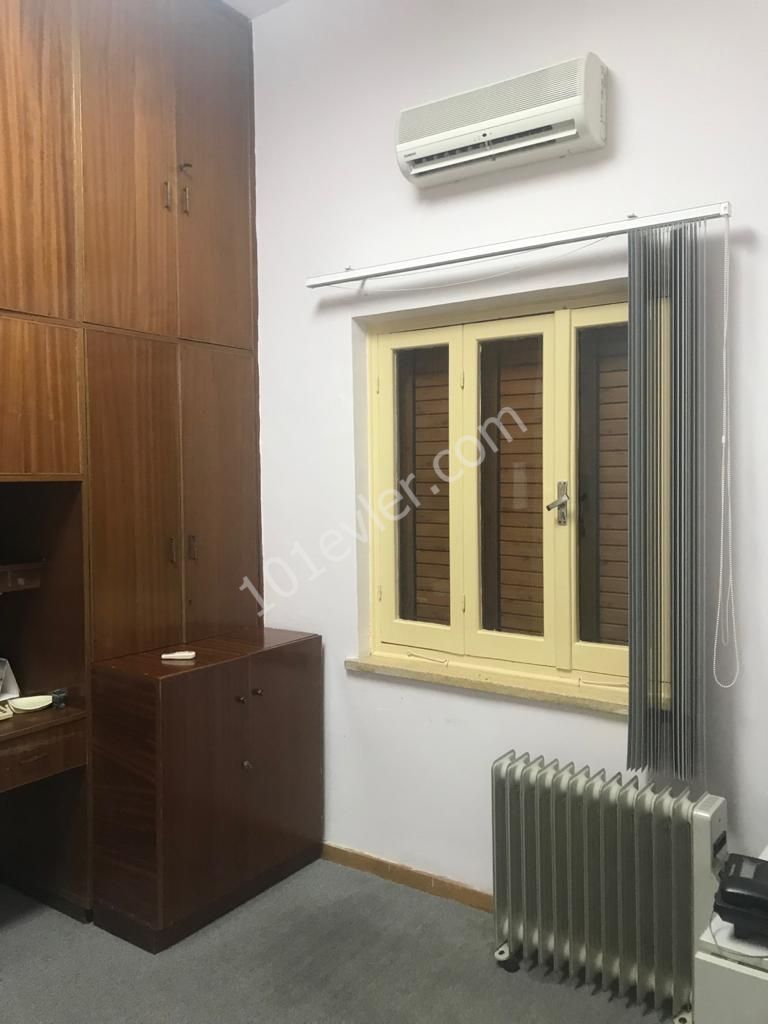 Detached House To Rent in Köşklüçiftlik, Nicosia