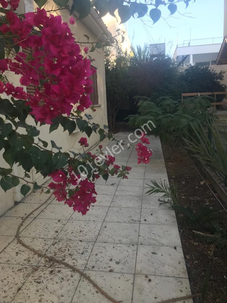 Detached House To Rent in Köşklüçiftlik, Nicosia