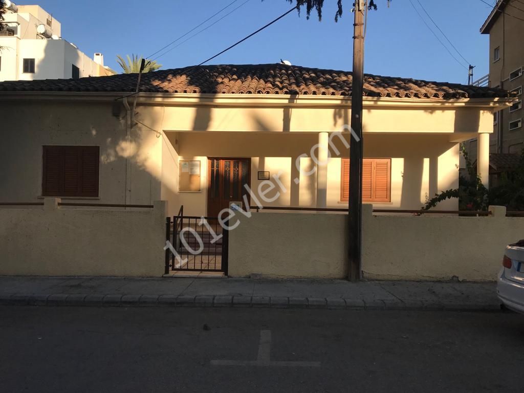 Detached House To Rent in Köşklüçiftlik, Nicosia