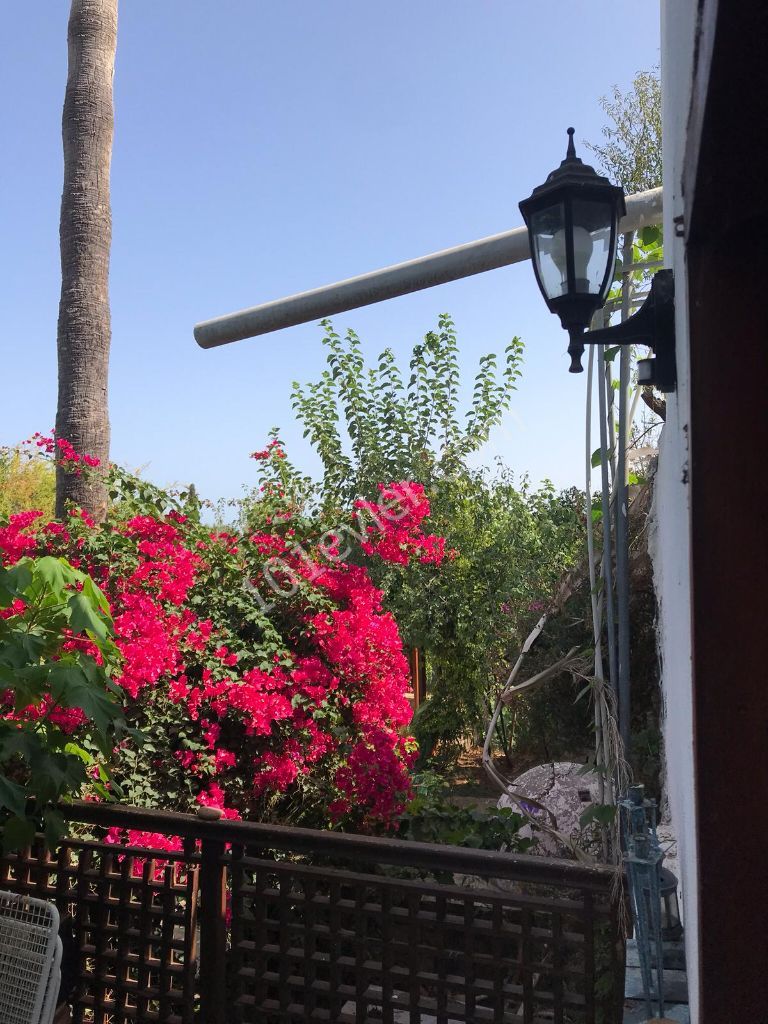 A 150-Year-Old Ottoman House in a 3+1 Rented Duplex in Kyrenia Ozankoy !!! ** 