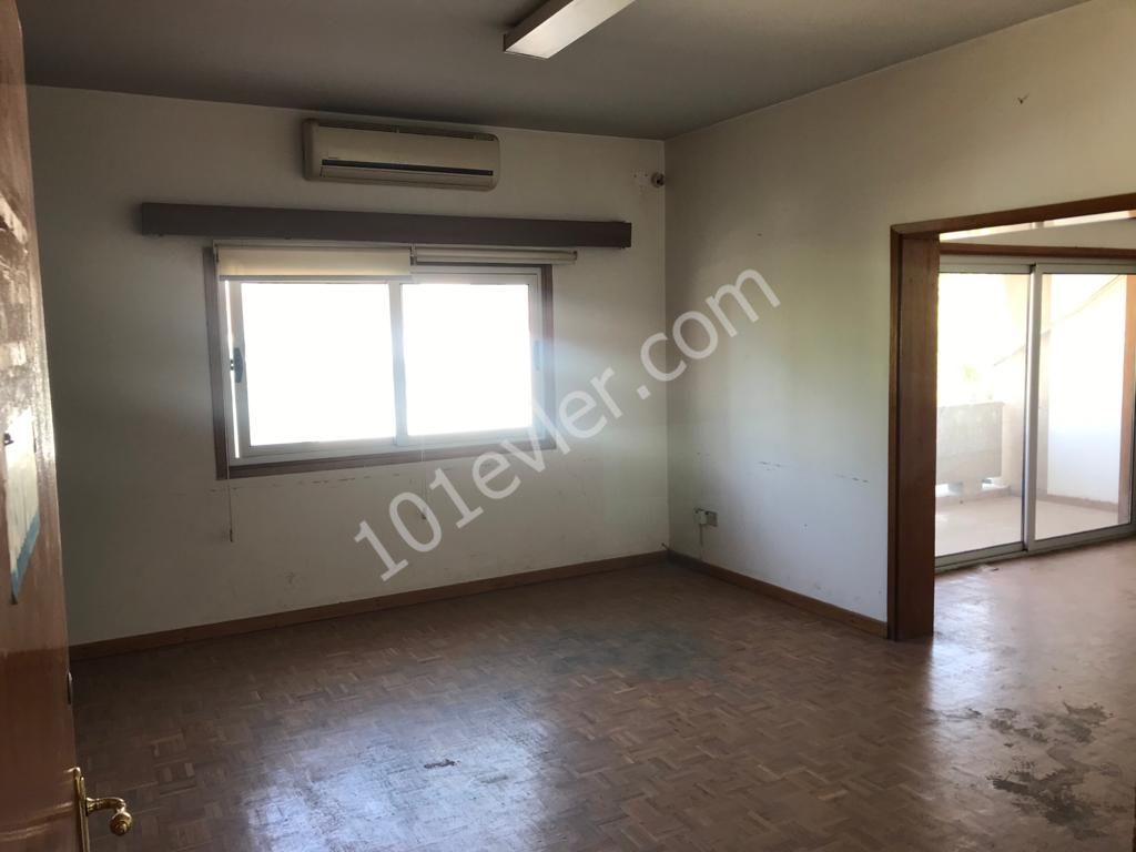 Business To Rent in Köşklüçiftlik, Nicosia