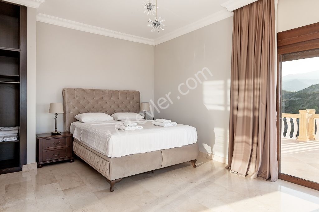 Girne' de Kiralık 3+1 Full Eşyalı Villalar !