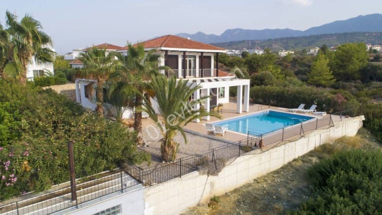 3 +1 Fully Furnished Villas for Rent in Kyrenia ! ** 