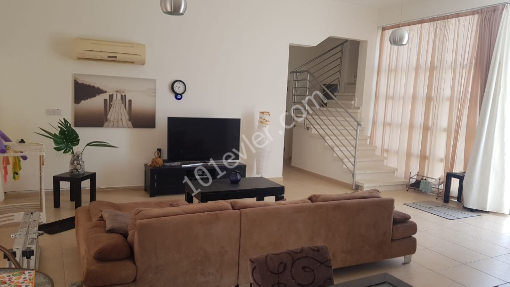 Girne' de Kiralık 3+1 Full Eşyalı Villalar !