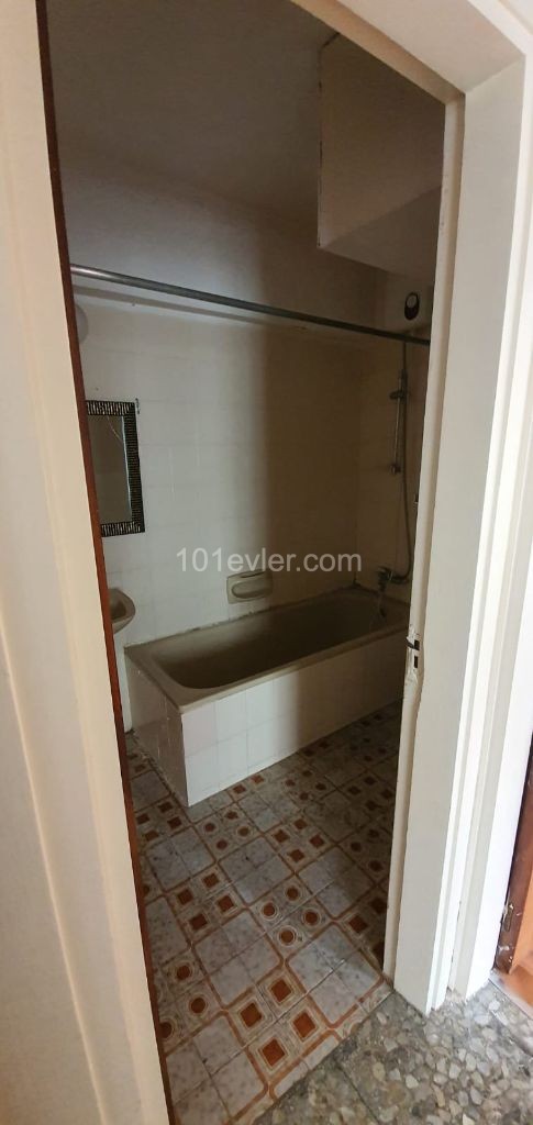 Girne Merkez'de 2+1 (Oscar Hotel Civarında)  Eşyalı Daire