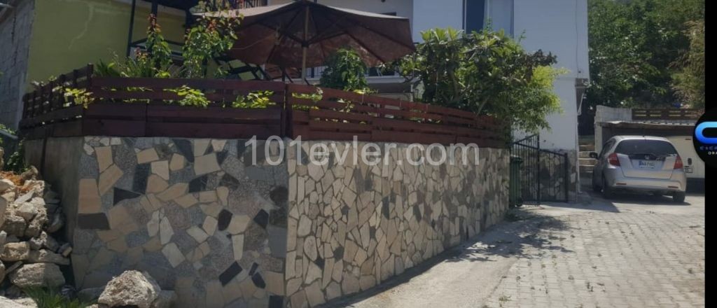 Girne - Alsancak'ta Dağ, Deniz Manzaralı 1+1 ve 3+1 Beraber Satış KELEPİR FİYATA Dubleks Evler ! 