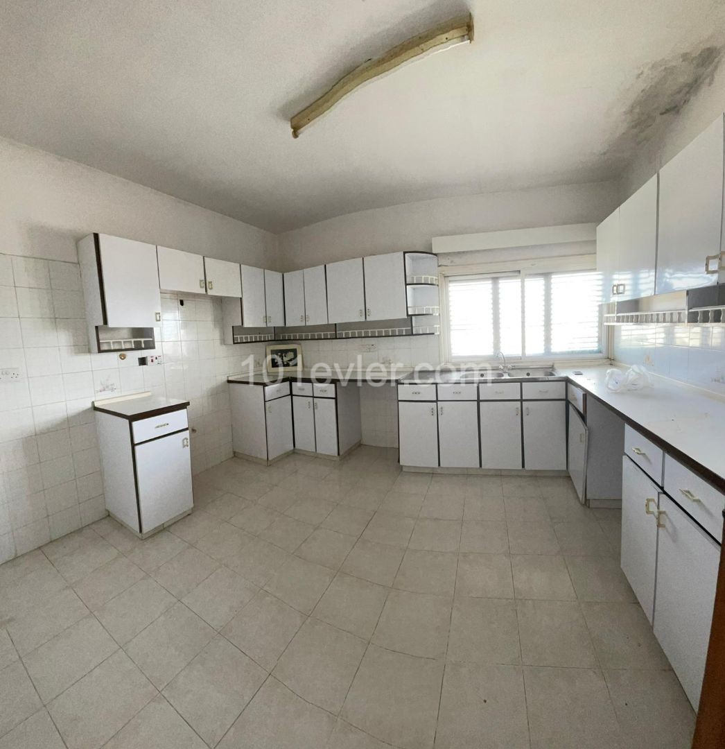 Gönyeli'de  Kiralık 3+1 Eşyasız Daire ( Aylık Ödemeli )