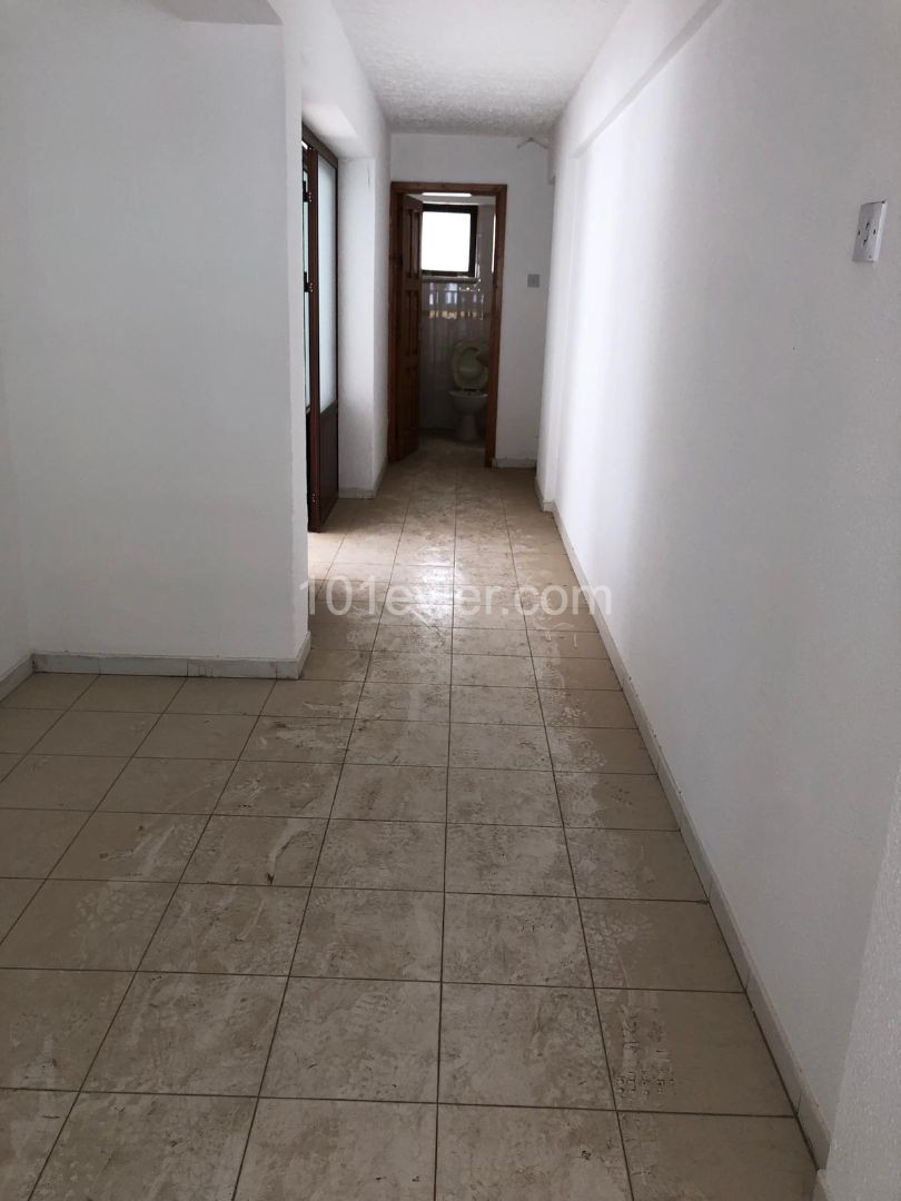 Yenişehir'de 3 Katlı, Geniş Bodrumlu, Kiralık Dükkan ( 3 Ay Ödemeli)