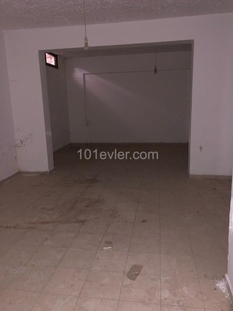 Yenişehir'de 3 Katlı, Geniş Bodrumlu, Kiralık Dükkan ( 3 Ay Ödemeli)