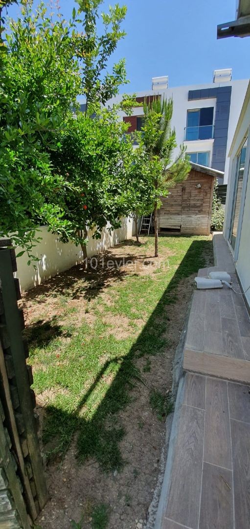 Karmi'de Dağ ve Deniz Manzaralı, Huzurlu Bölgede Satılık 3+2 İkiz Villa